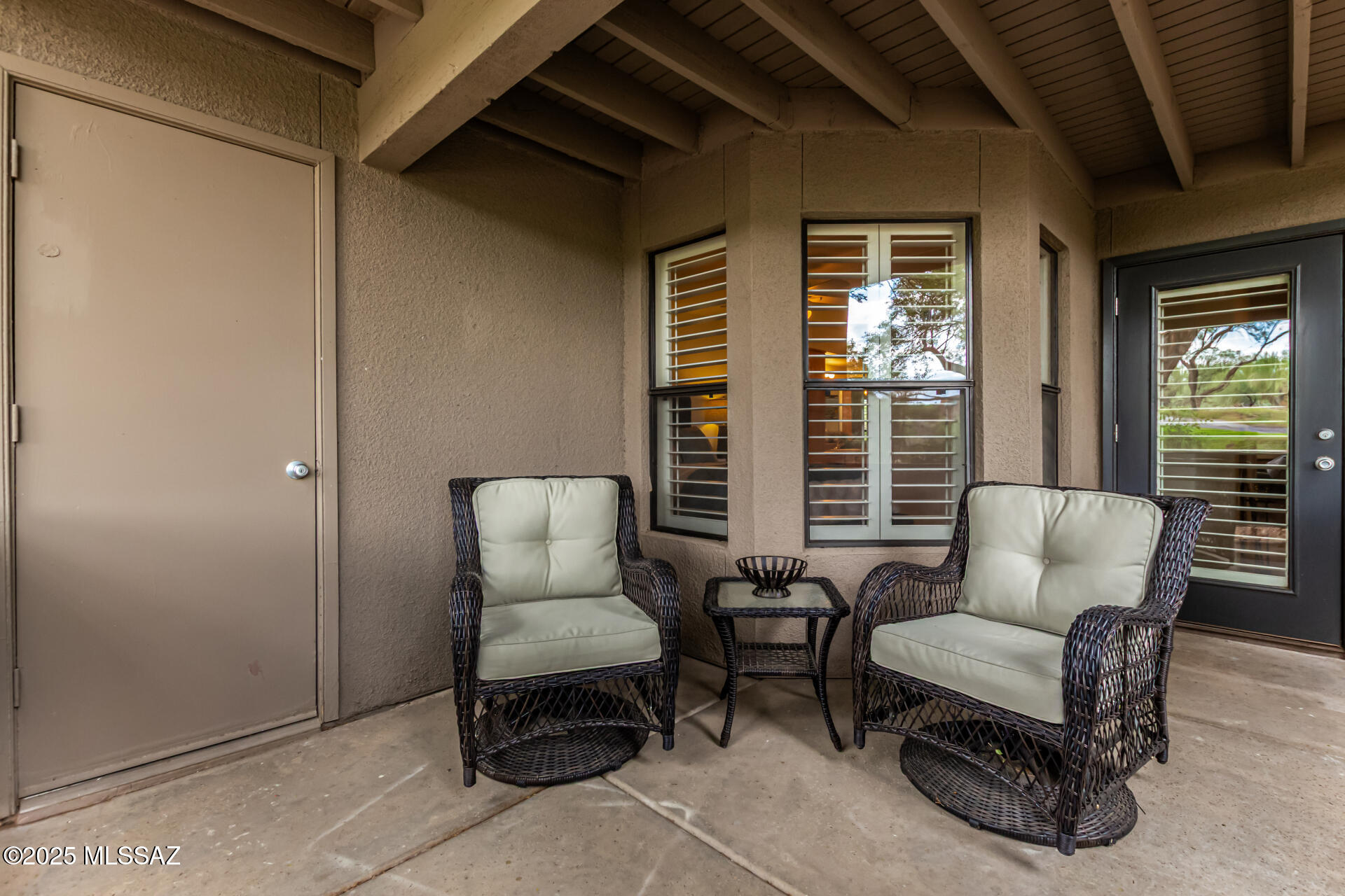 5855 North Kolb Road, Unit 8102 Tucson, AZ 85750 - Photo 14 of 28 a living room with furniture and a window