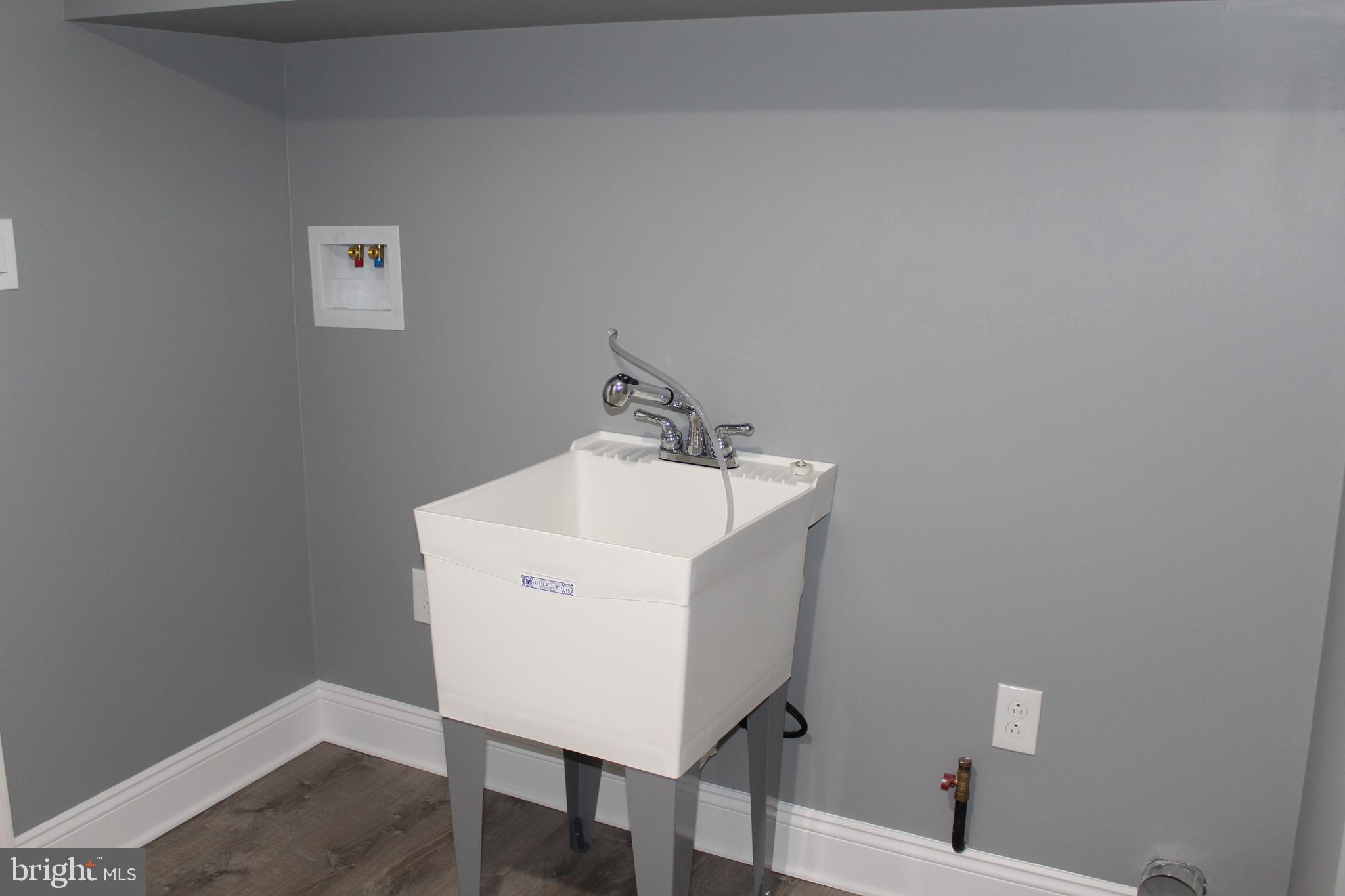 2929 Gerritt Street Philadelphia, PA 19146 - Photo 20 of 22 Laundry area