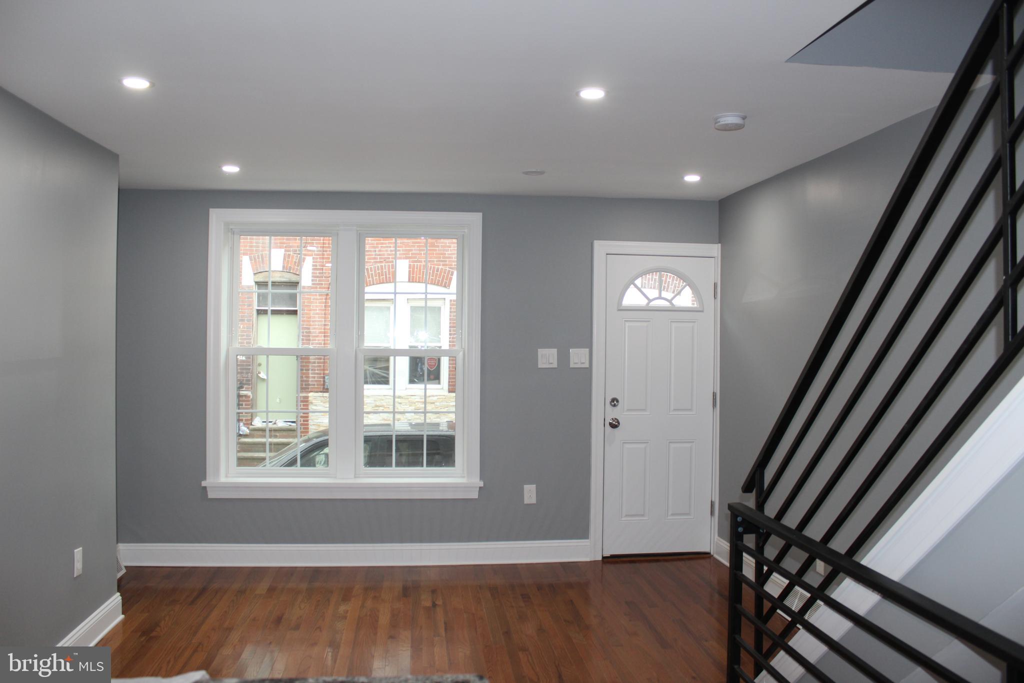 2929 Gerritt Street Philadelphia, PA 19146 - Photo 5 of 22 Living Room