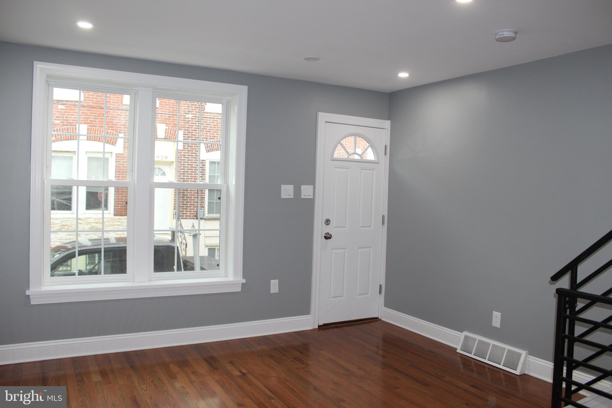 2929 Gerritt Street Philadelphia, PA 19146 - Photo 6 of 22 Living Room