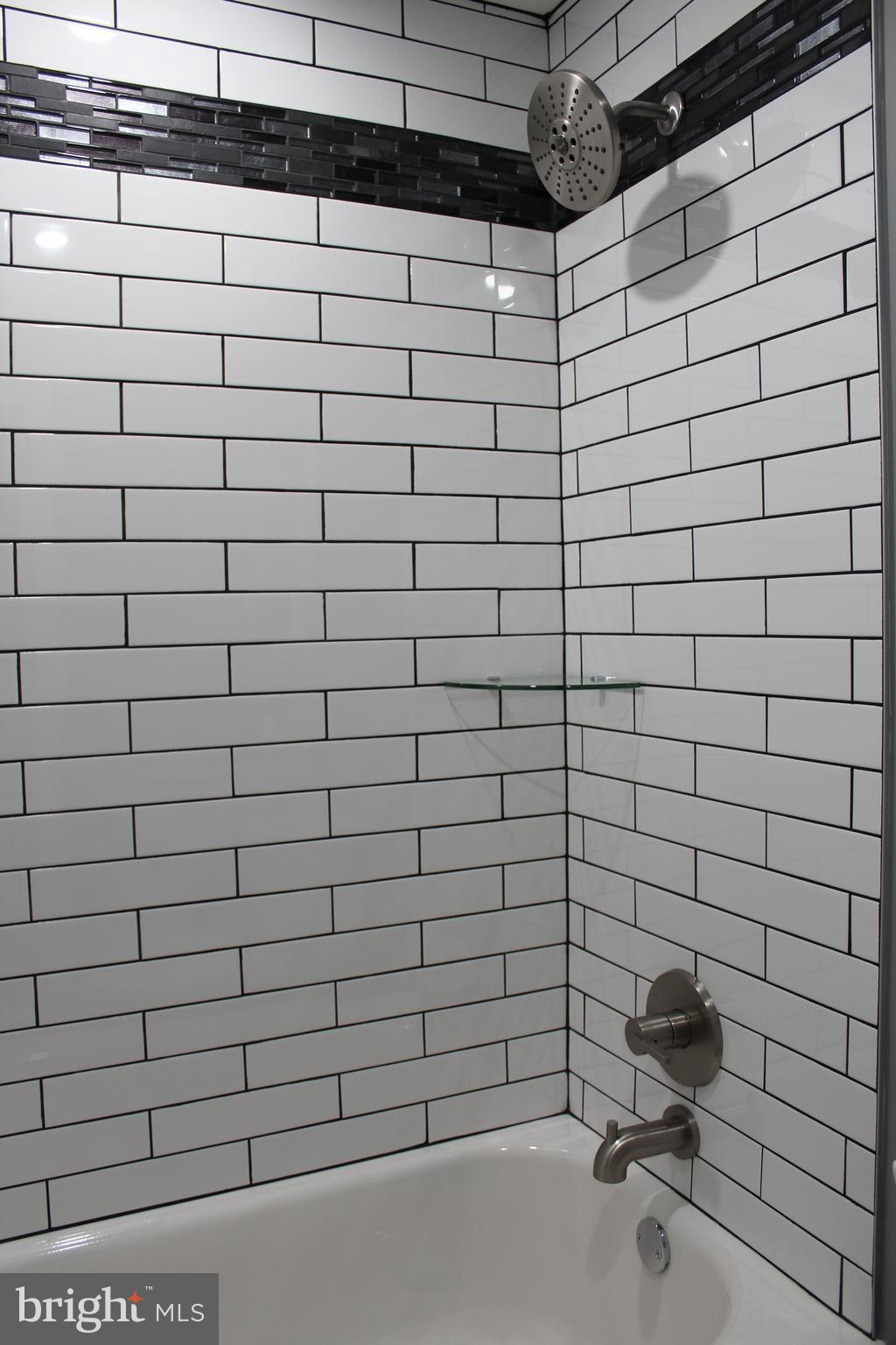 2929 Gerritt Street Philadelphia, PA 19146 - Photo 8 of 22 Tub-Shower