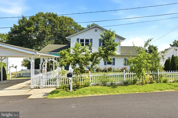 $585,000 | 3804 16th Street, Chesapeake Beach, MD 20732
