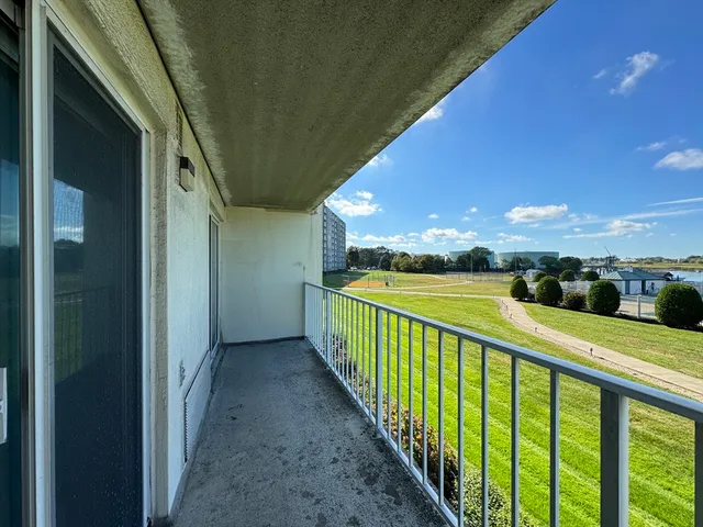 $2,600 | 200 Cove Way, Unit 205, Quincy, MA 02169