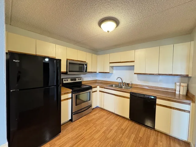 $2,600 | 200 Cove Way, Unit 205, Quincy, MA 02169