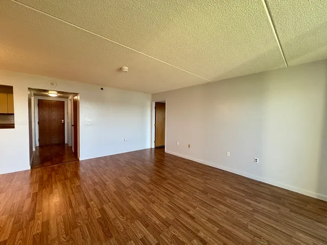 $2,600 | 200 Cove Way, Unit 205, Quincy, MA 02169