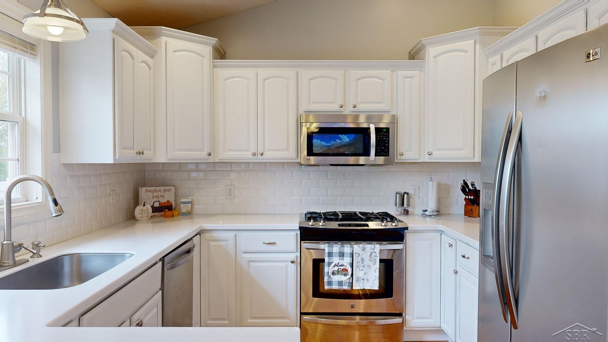 8549 Summer Ridge Drive Freeland, MI 48623 - Photo 16 of 57 50125396-15.JPG