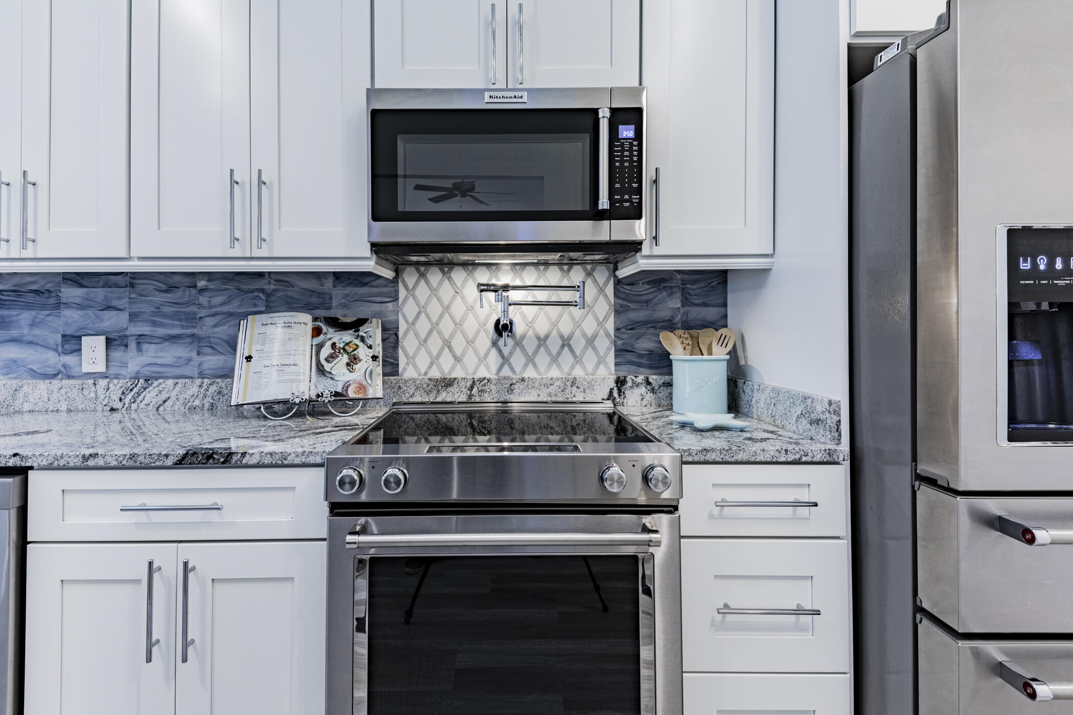 569 Dawson Drive Melbourne, FL 32940 - Photo 15 of 38 a stove top oven sitting inside of a kitchen