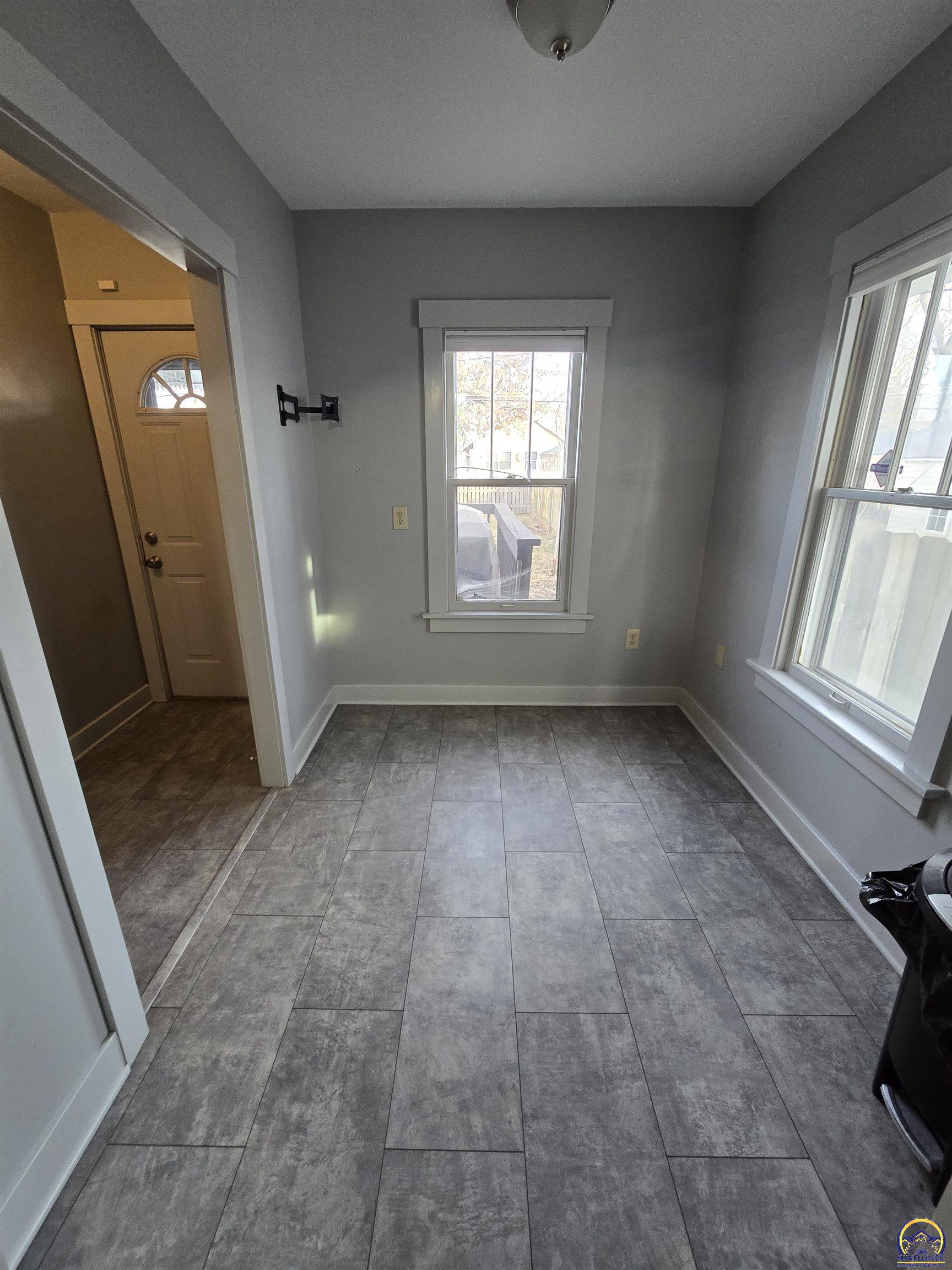 1718 Southwest Randolph Avenue Topeka, KS 66604 - Photo 11 of 28