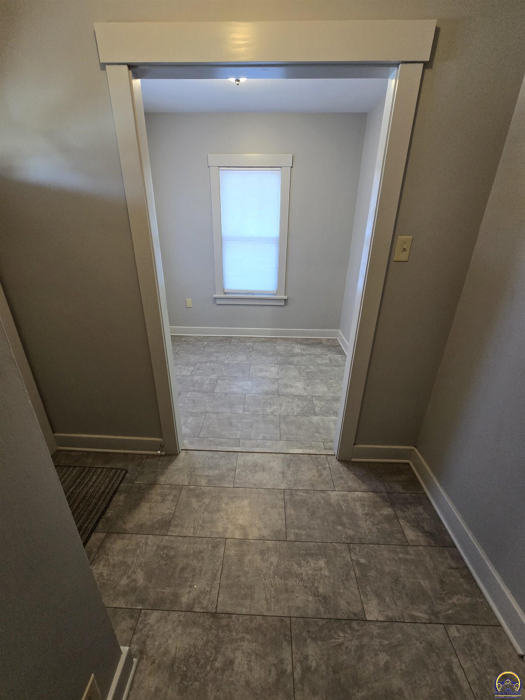 1718 Southwest Randolph Avenue Topeka, KS 66604 - Photo 12 of 28