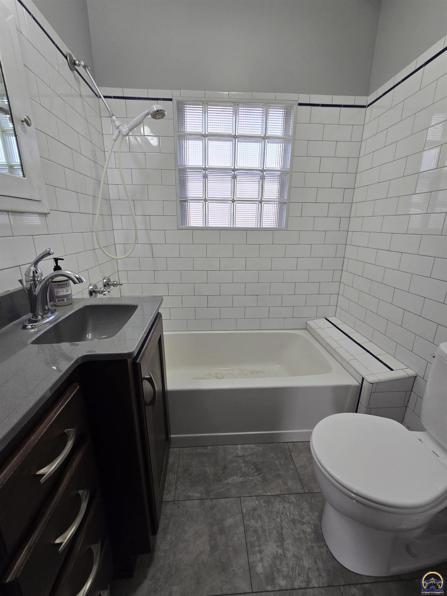 1718 Southwest Randolph Avenue Topeka, KS 66604 - Photo 14 of 28