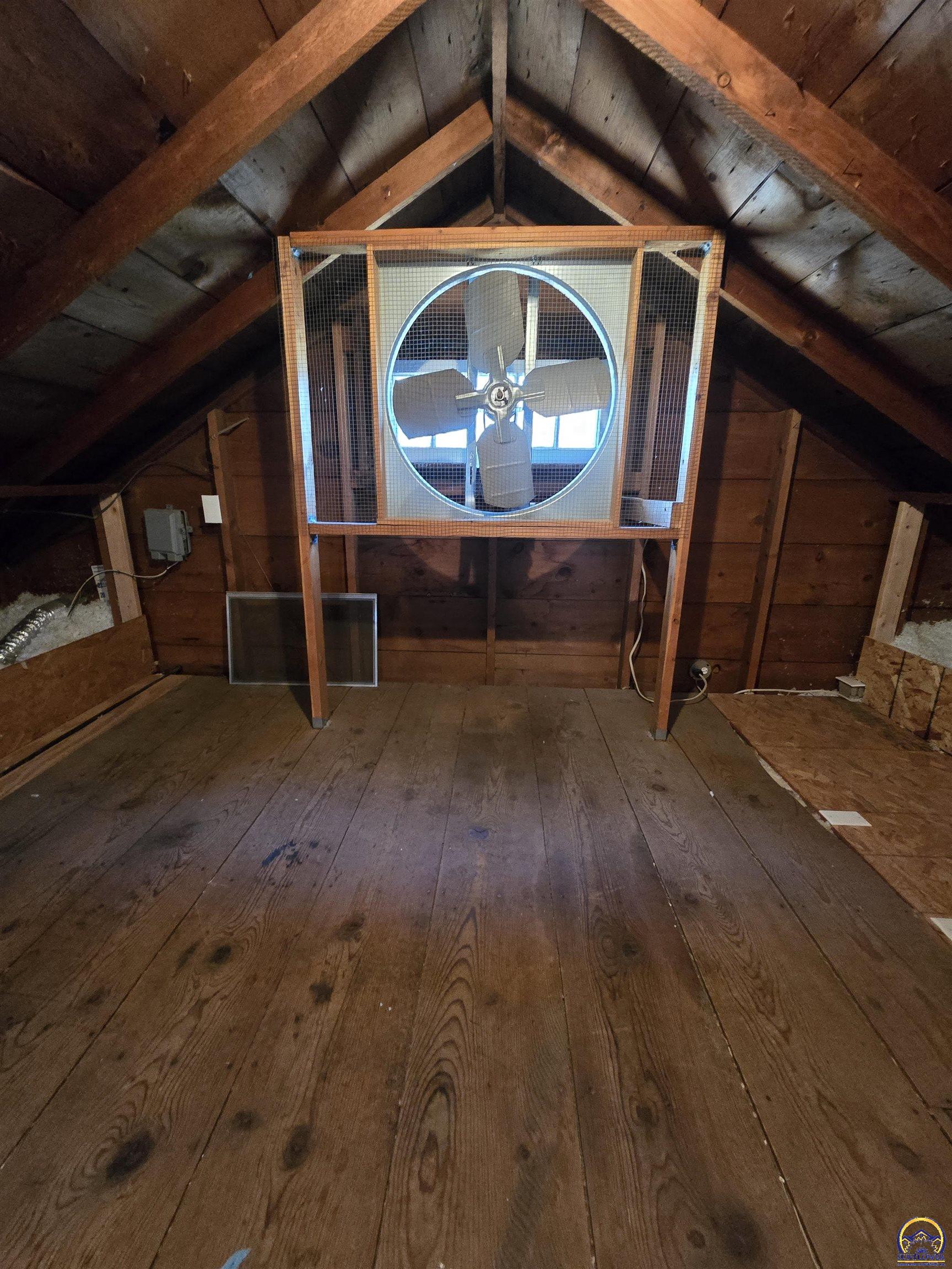 1718 Southwest Randolph Avenue Topeka, KS 66604 - Photo 20 of 28