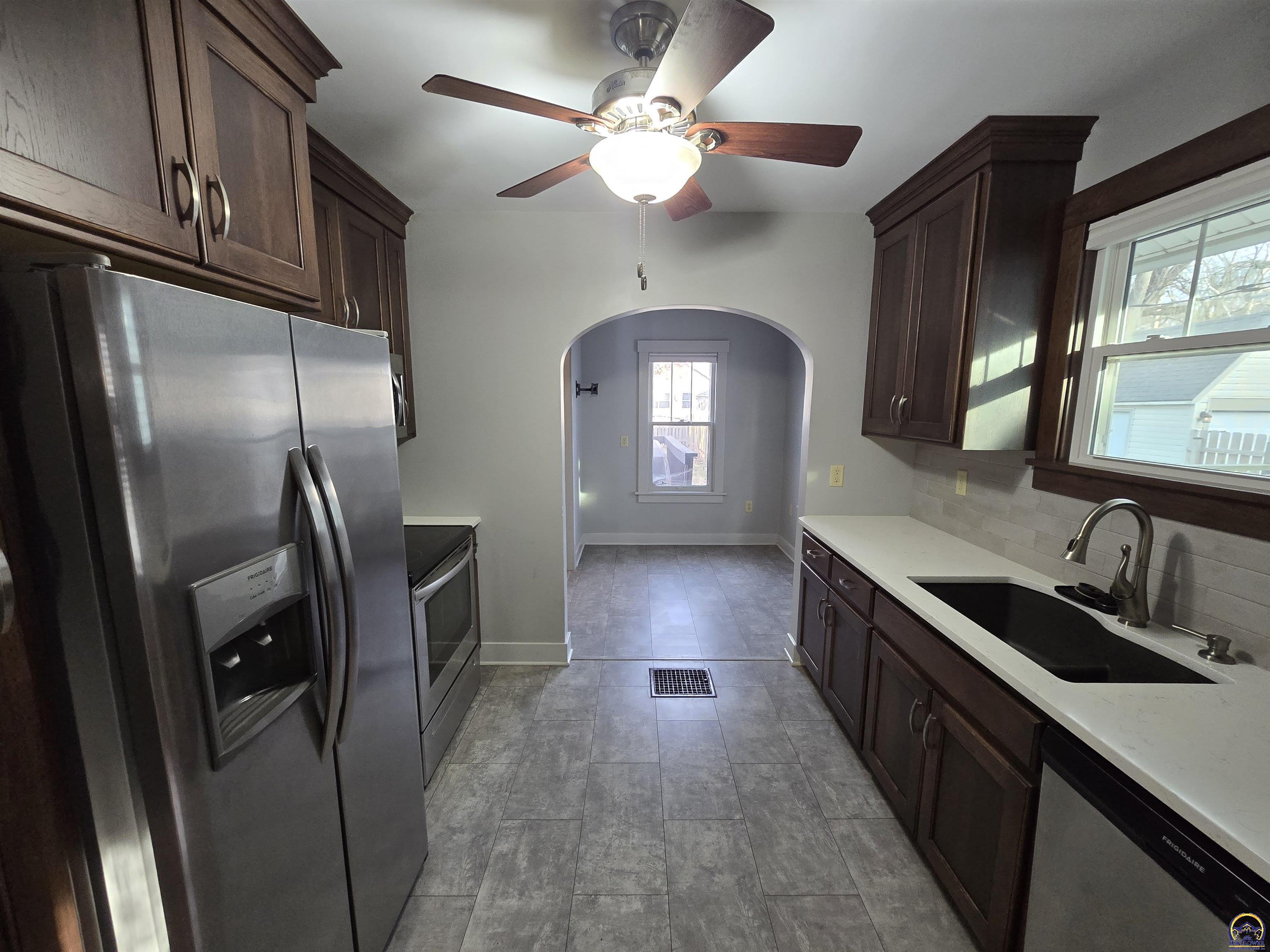 1718 Southwest Randolph Avenue Topeka, KS 66604 - Photo 8 of 28