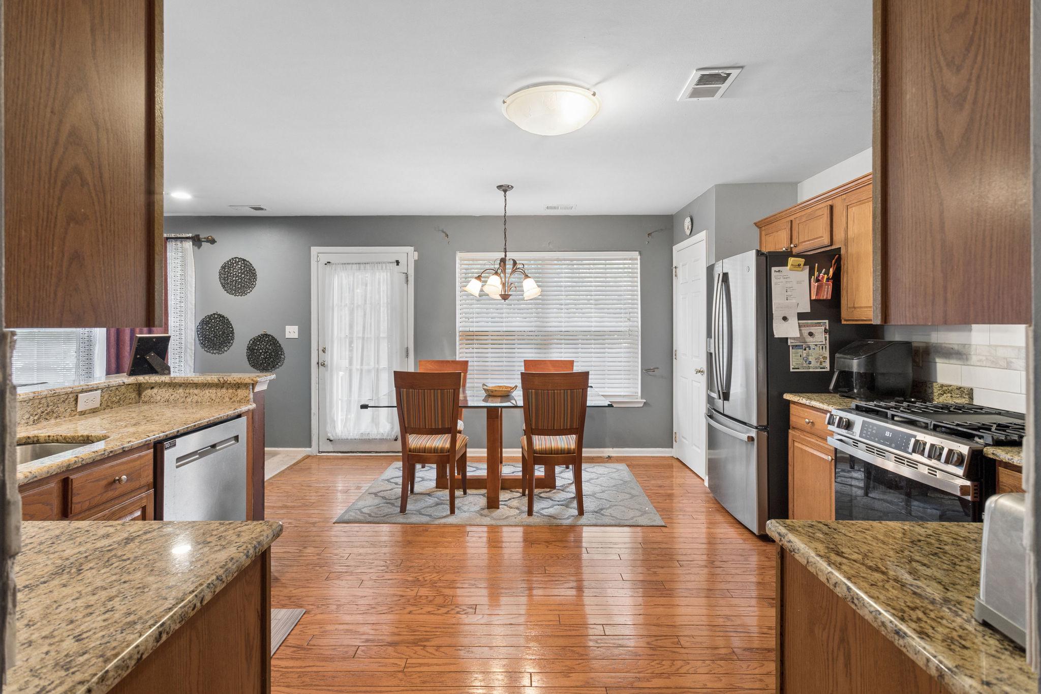 18 Hemingway Lane Columbus, NJ 08022 - Photo 15 of 27 Eat in kitchen angle