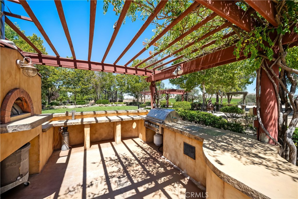 2995 Pleasant Road San Miguel, CA 93451 - Photo 53 of 70 Pizza oven, BBQ, and tap station