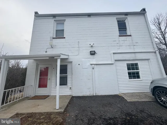 $1,220 | 631 Hill Road, Wernersville, PA 19565