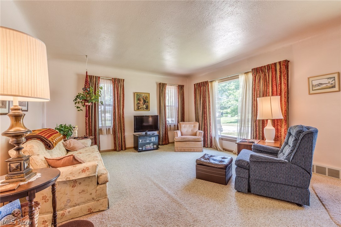 29332 Ridge Road Wickliffe, OH 44092 - Photo 3 of 35 Gallery Image 3
