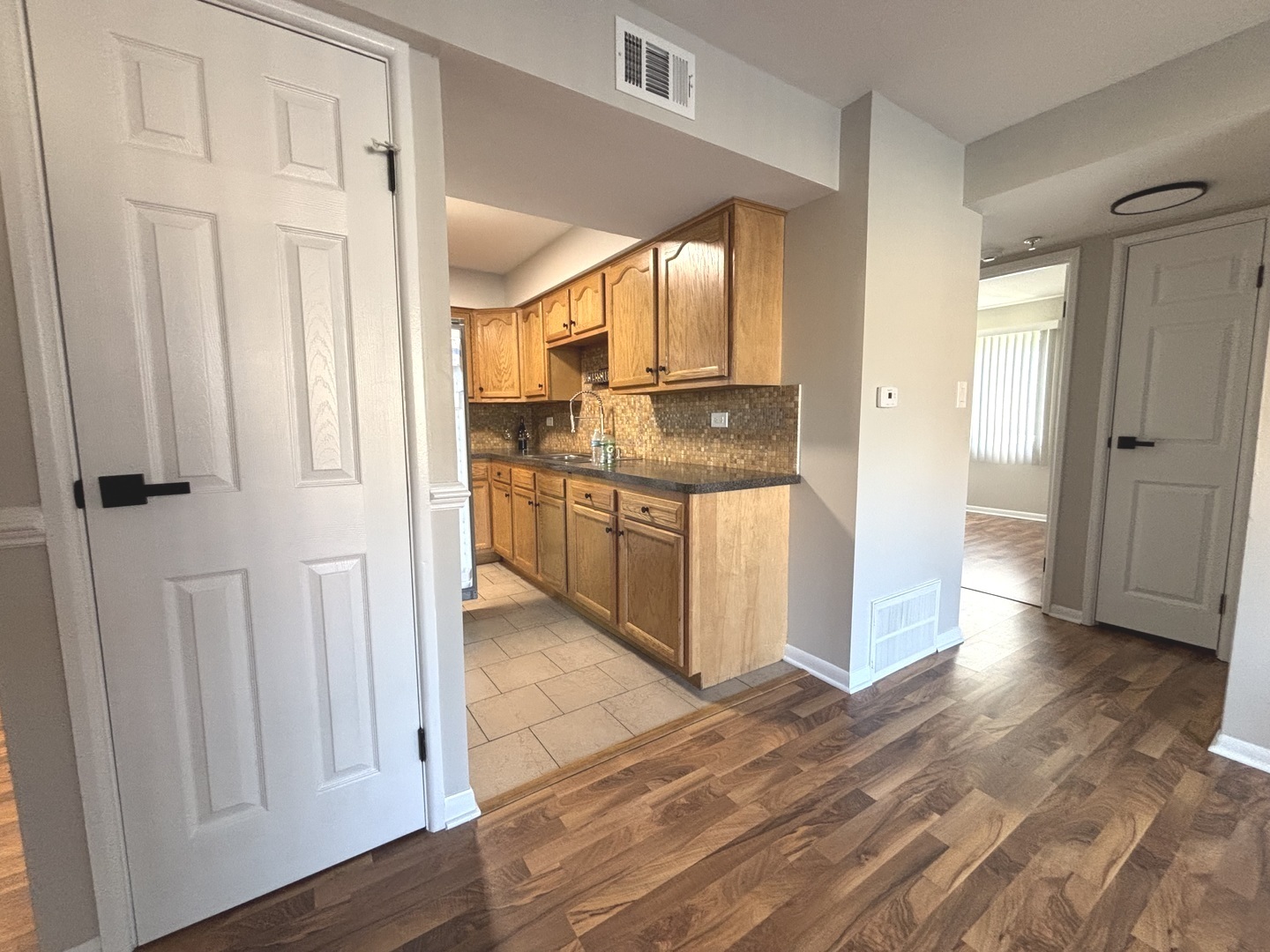 10437 Natoma Avenue, Unit 4 Chicago Ridge, IL 60415 - Photo 7 of 14 Gallery Image 7