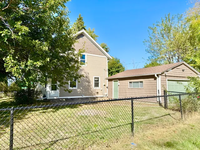 a view of a house with a backyard