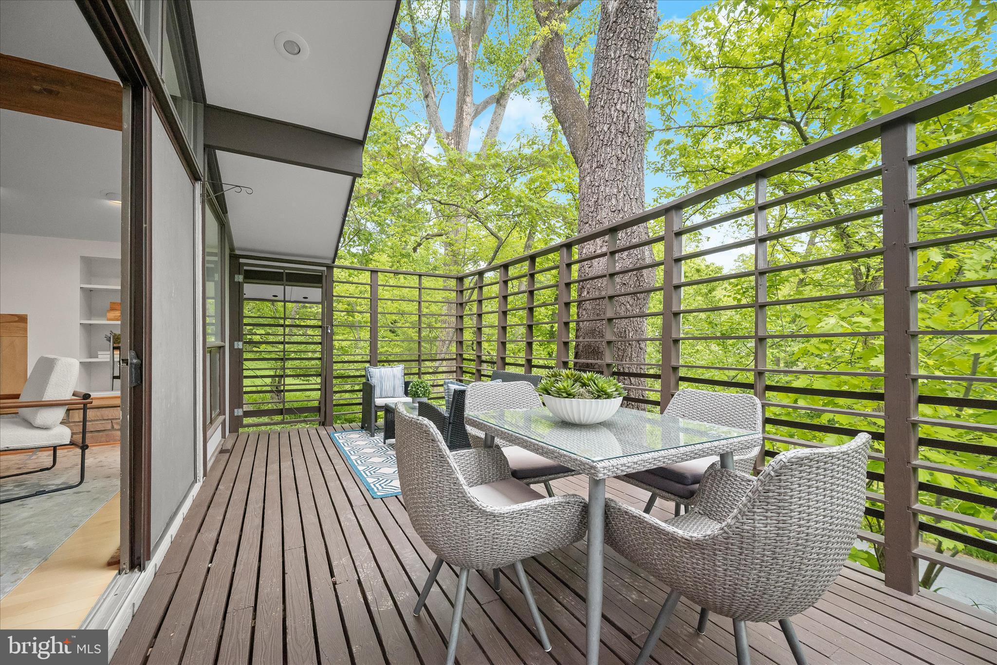 6544 Wiscasset Road Bethesda, MD 20816 - Photo 35 of 48 Dine al fresco