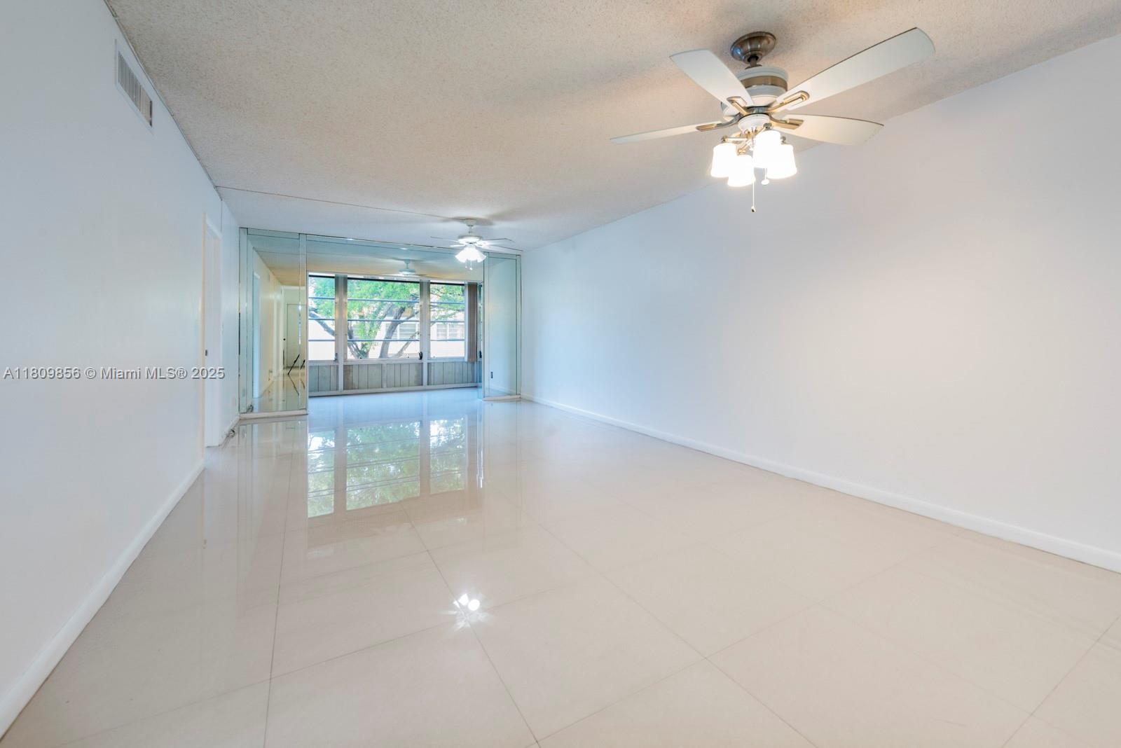 301 Cambridge Road, Unit 203 Hollywood, FL 33024 - Photo 8 of 15 Gallery Image 8