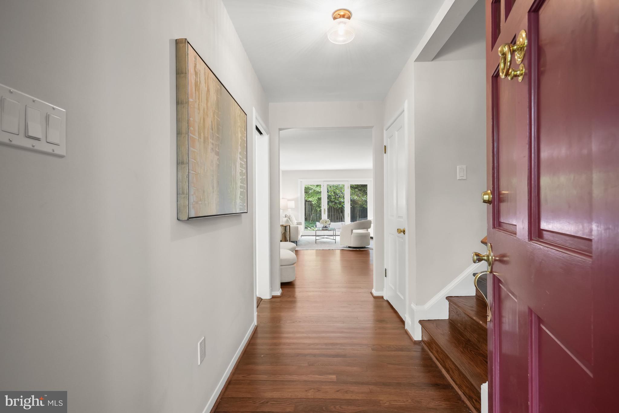 9210 Bardon Road Bethesda, MD 20814 - Photo 3 of 28 Lovely Entry