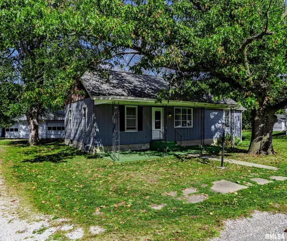 $64,000 | 207 East Elm Street, Thayer, IL 62689