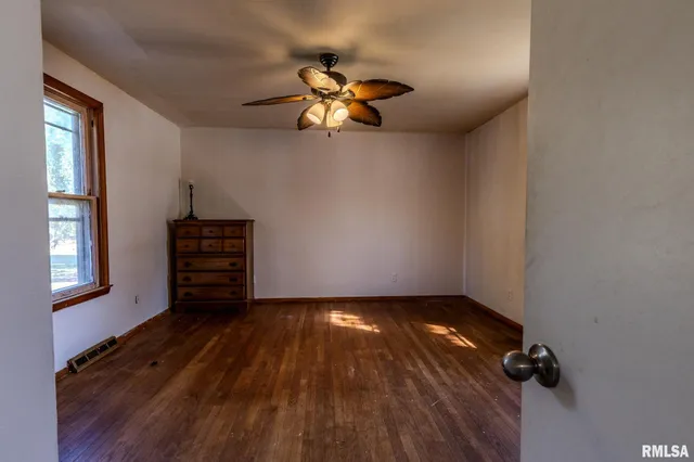 $64,000 | 207 East Elm Street, Thayer, IL 62689