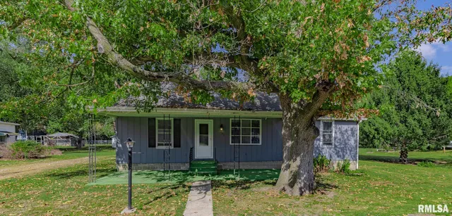 $64,000 | 207 East Elm Street, Thayer, IL 62689