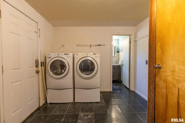 $64,000 | 207 East Elm Street, Thayer, IL 62689