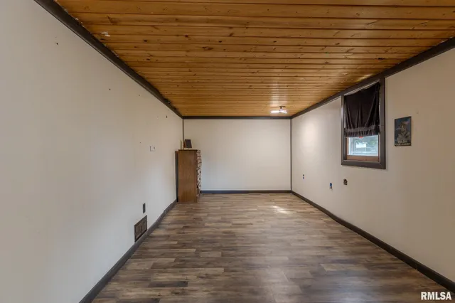 $64,000 | 207 East Elm Street, Thayer, IL 62689