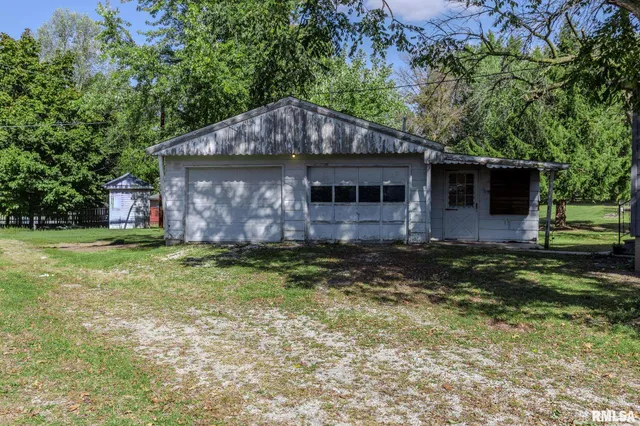 $64,000 | 207 East Elm Street, Thayer, IL 62689