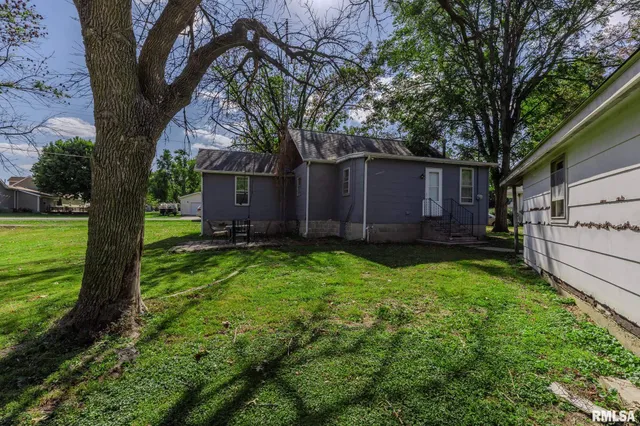 $64,000 | 207 East Elm Street, Thayer, IL 62689