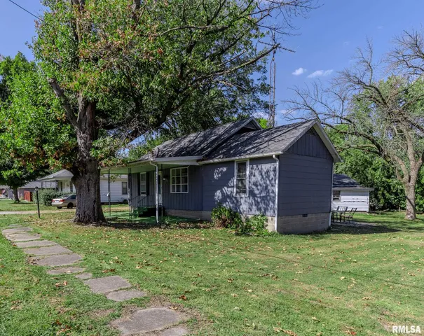 $64,000 | 207 East Elm Street, Thayer, IL 62689