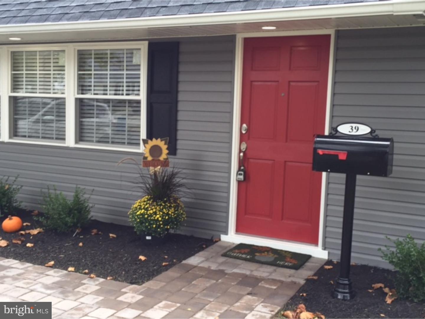 39 Quill Road Levittown, PA 19057 - Photo 3 of 25 Gallery Image 3