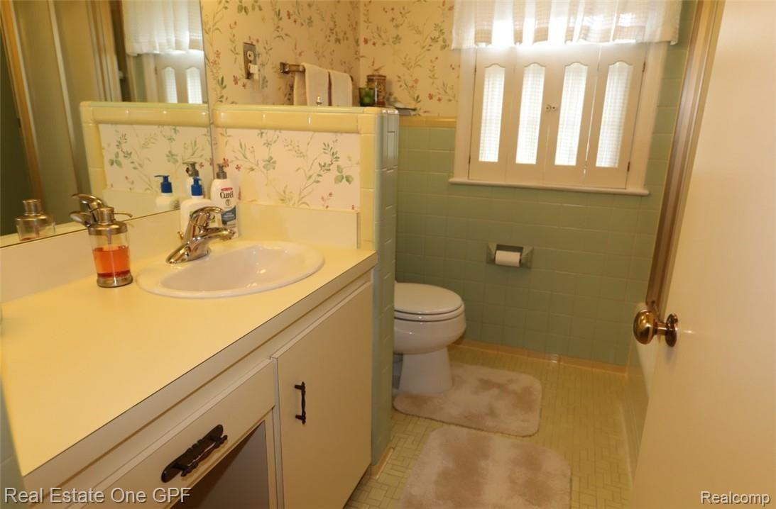 416 Lexington Road Grosse Pointe, MI 48236 - Photo 9 of 19 9 IMG_0477.JPG