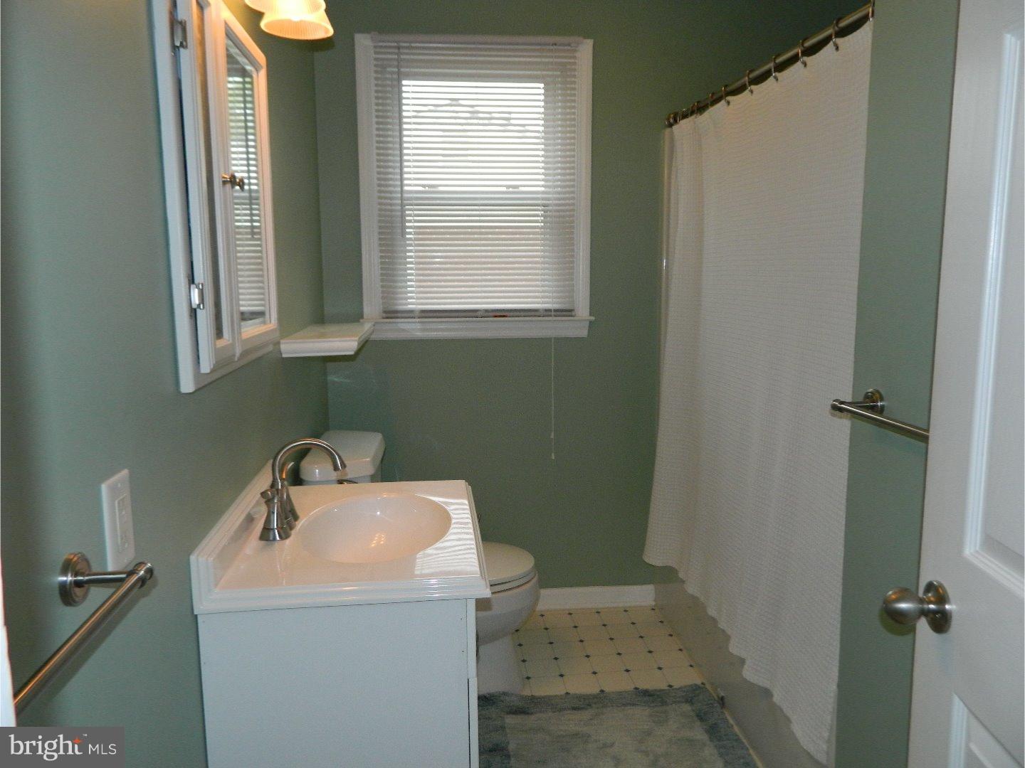 2706 Fairhope Road Wilmington, DE 19810 - Photo 13 of 22 Bathroom