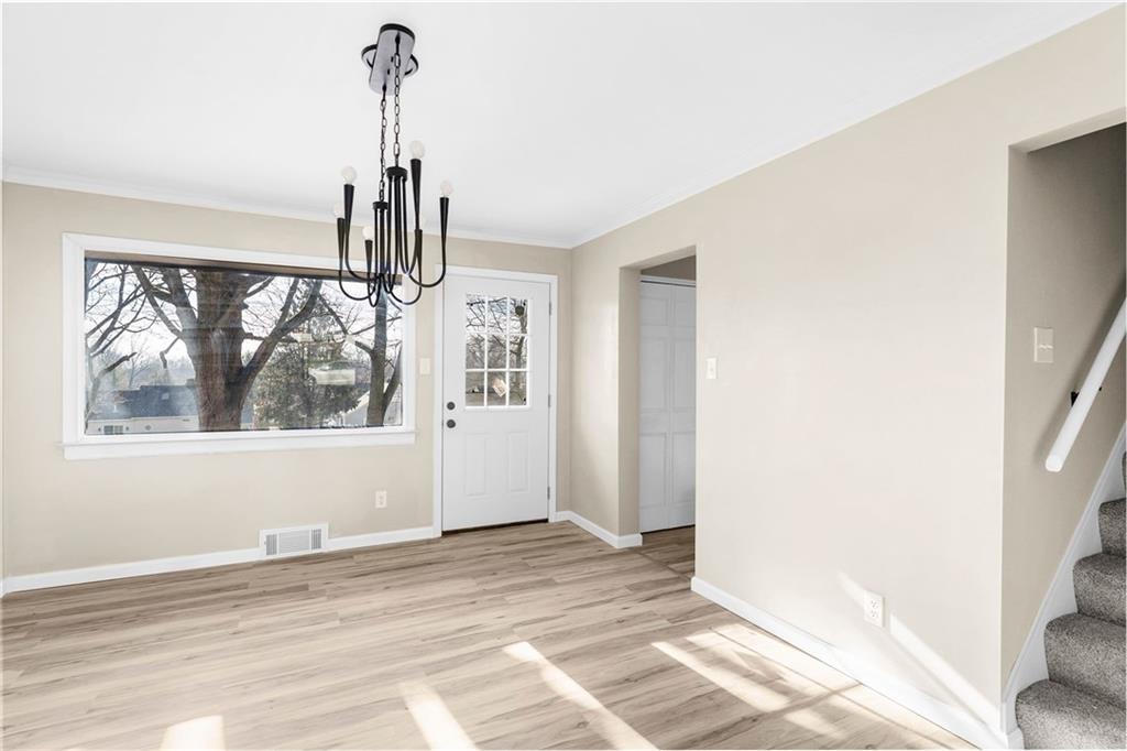 326 Frazier Drive New Castle, PA 16105 - Photo 10 of 29 Dining Room