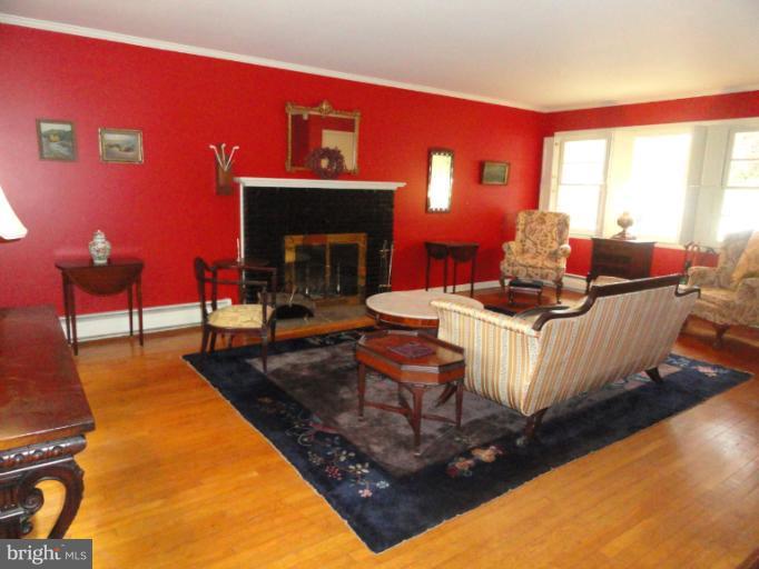 713 Shelley Road Towson, MD 21286 - Photo 12 of 21 Living Room