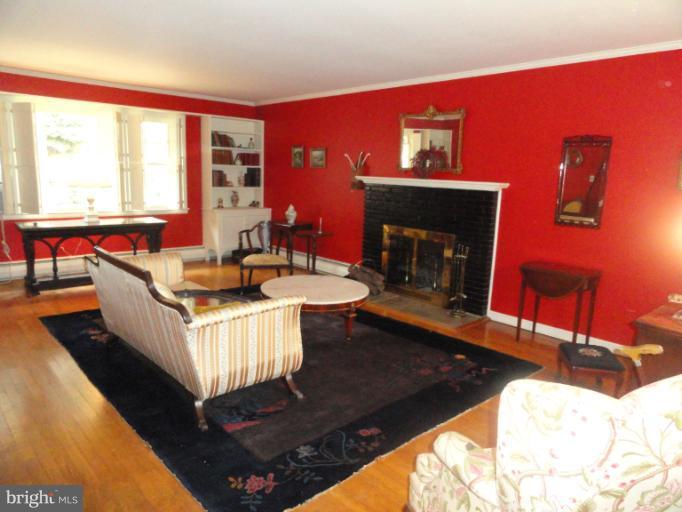 713 Shelley Road Towson, MD 21286 - Photo 19 of 21 Living Room