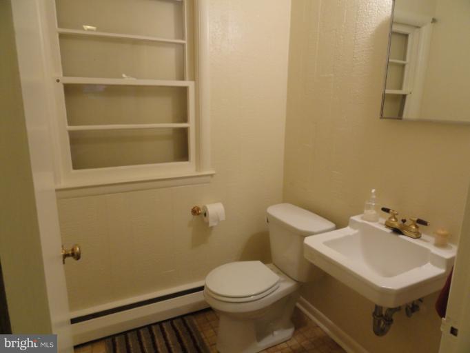 713 Shelley Road Towson, MD 21286 - Photo 4 of 21 Half Bath