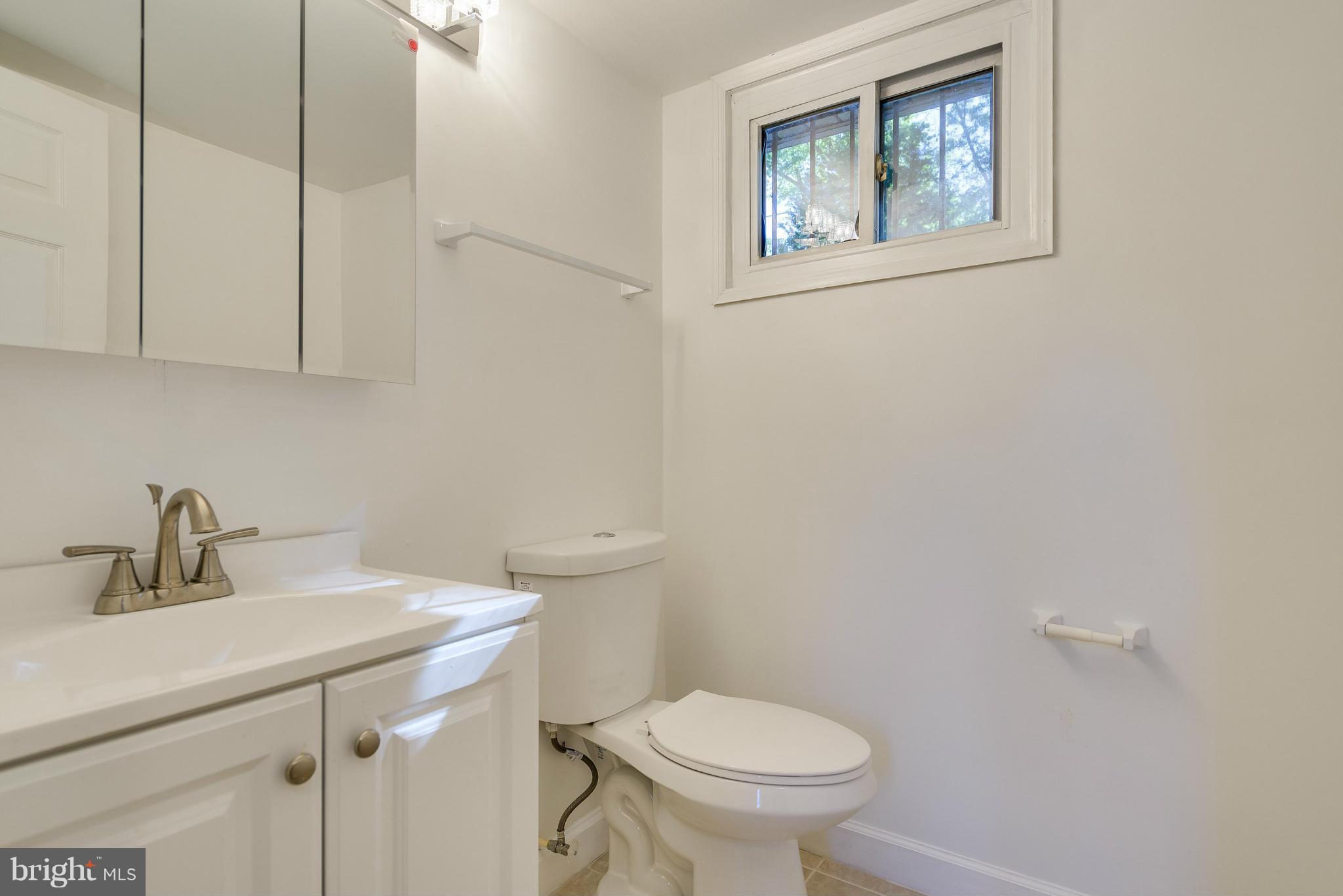 5806 Spell Road Clinton, MD 20735 - Photo 19 of 29 Bath