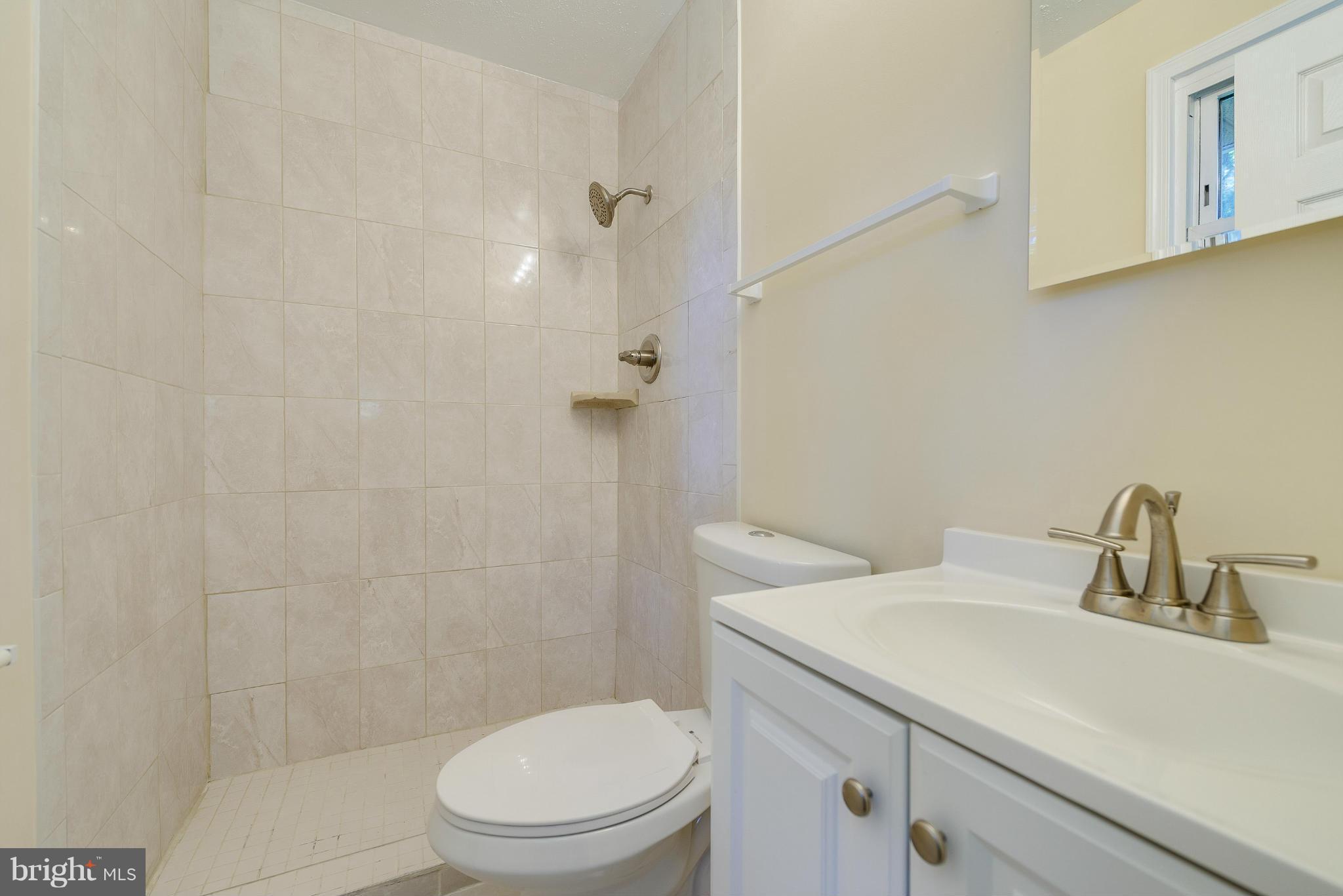 5806 Spell Road Clinton, MD 20735 - Photo 21 of 29 Bath