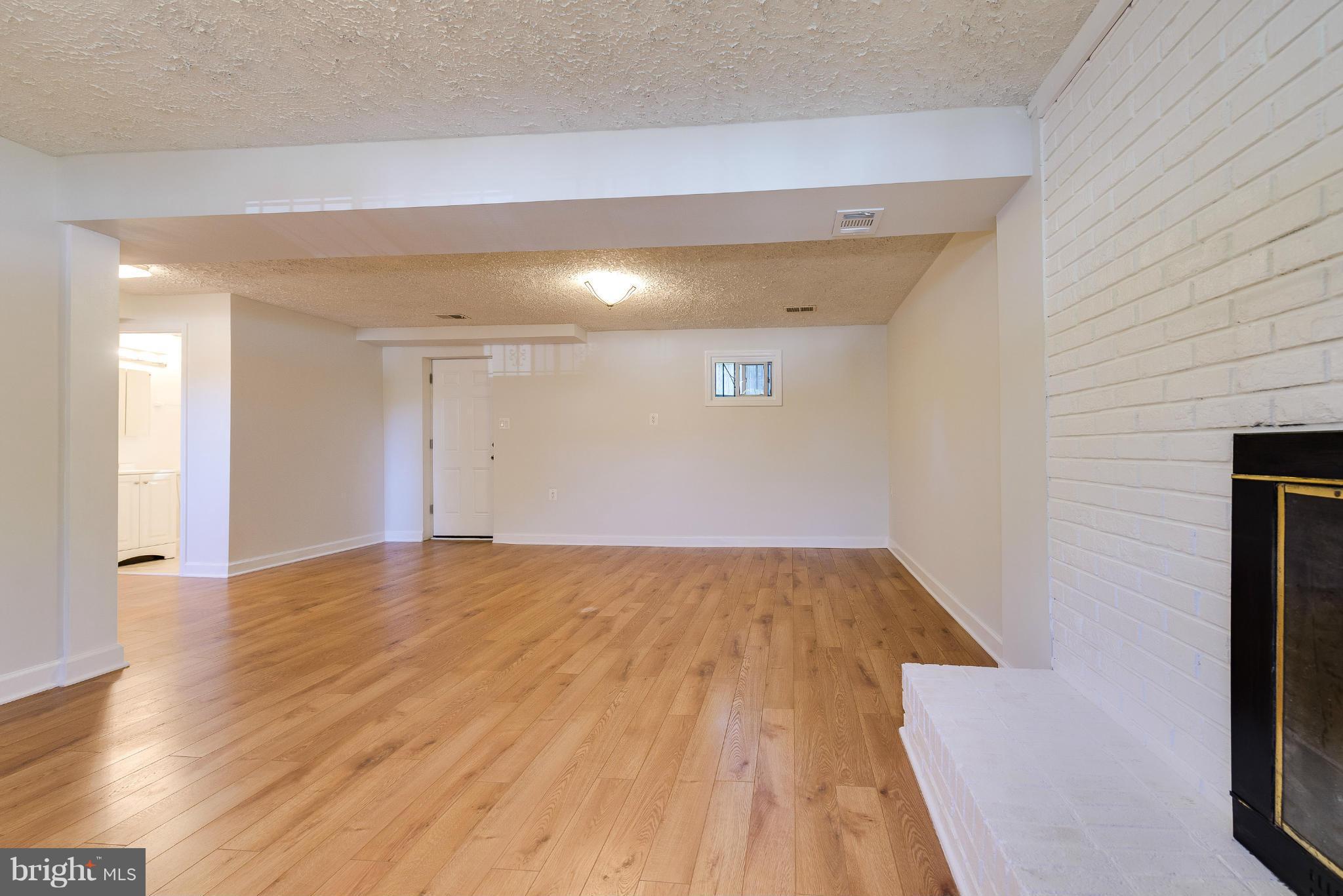 5806 Spell Road Clinton, MD 20735 - Photo 4 of 29 Interior (General)