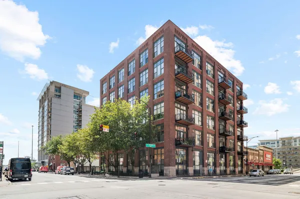 $3,300 | 701 West Jackson Boulevard, Unit 102, Chicago, IL 60661