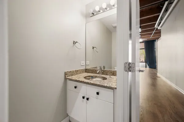 $3,300 | 701 West Jackson Boulevard, Unit 102, Chicago, IL 60661