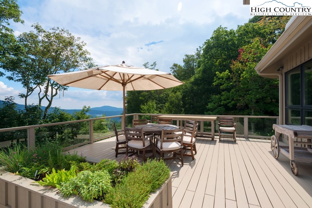 219 Ridge Drive Linville, NC 28646 - Photo 4 of 46 Gallery Image 4