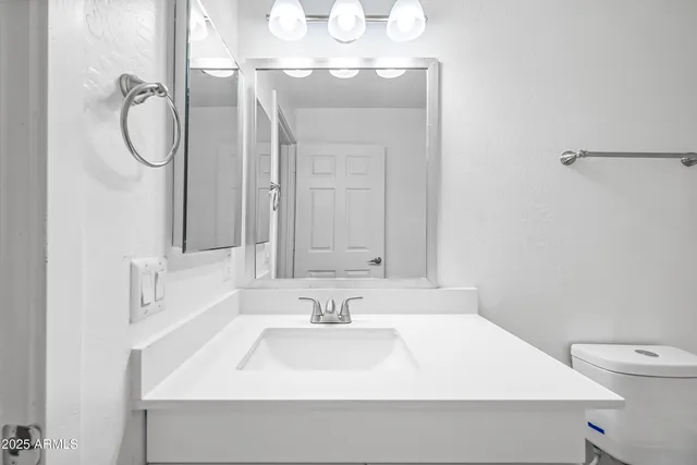 $1,699 | 3065 North 67th Avenue, Unit 202, Phoenix, AZ 85033