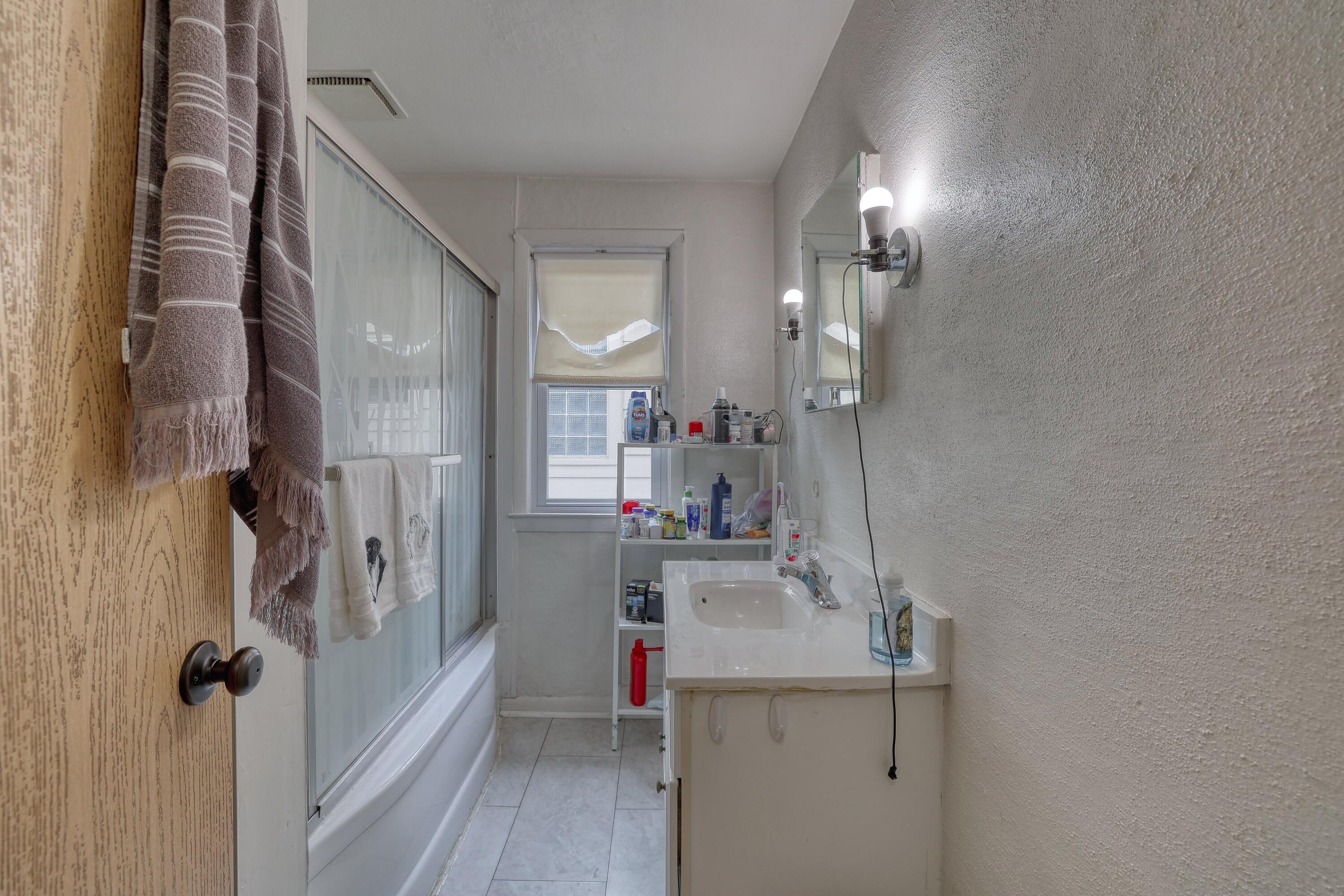 206 North 68th Street Milwaukee, WI 53213 - Photo 20 of 25 Bathroom U2