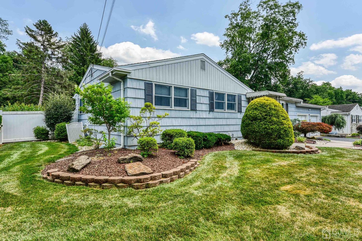 9 Kevin Road East Brunswick, NJ 08816 - Photo 4 of 29 Gallery Image 4