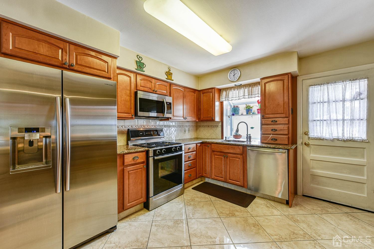 9 Kevin Road East Brunswick, NJ 08816 - Photo 8 of 29 Gallery Image 8